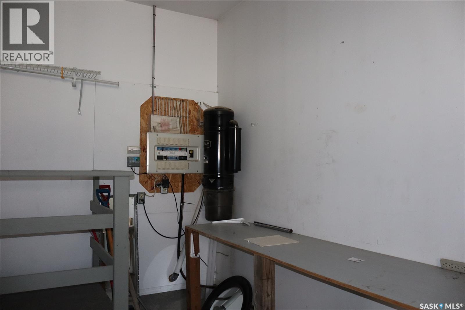 602 Centre Street, Assiniboia, Saskatchewan  S0H 0B0 - Photo 30 - SK023837