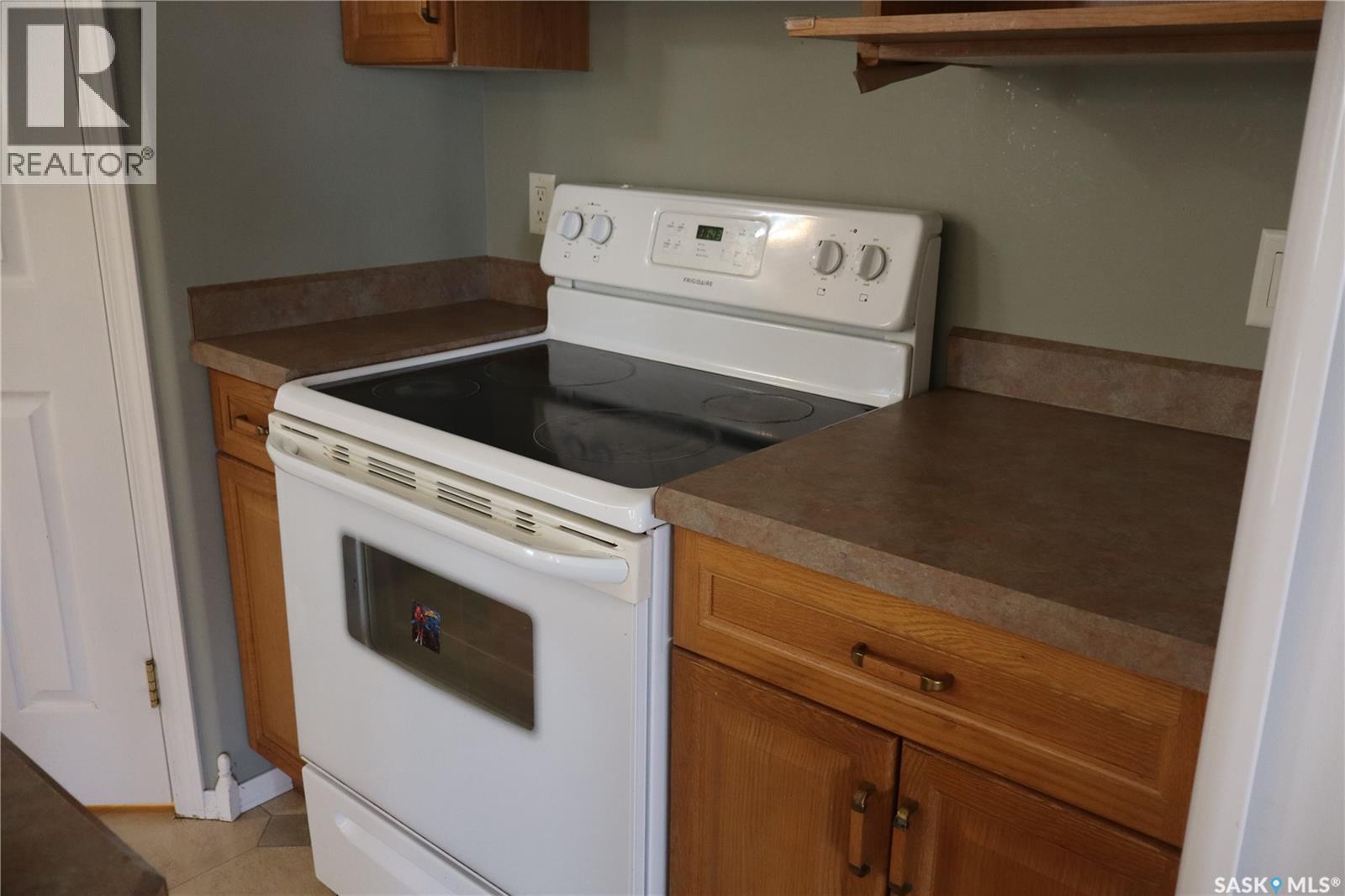 602 Centre Street, Assiniboia, Saskatchewan  S0H 0B0 - Photo 5 - SK023837