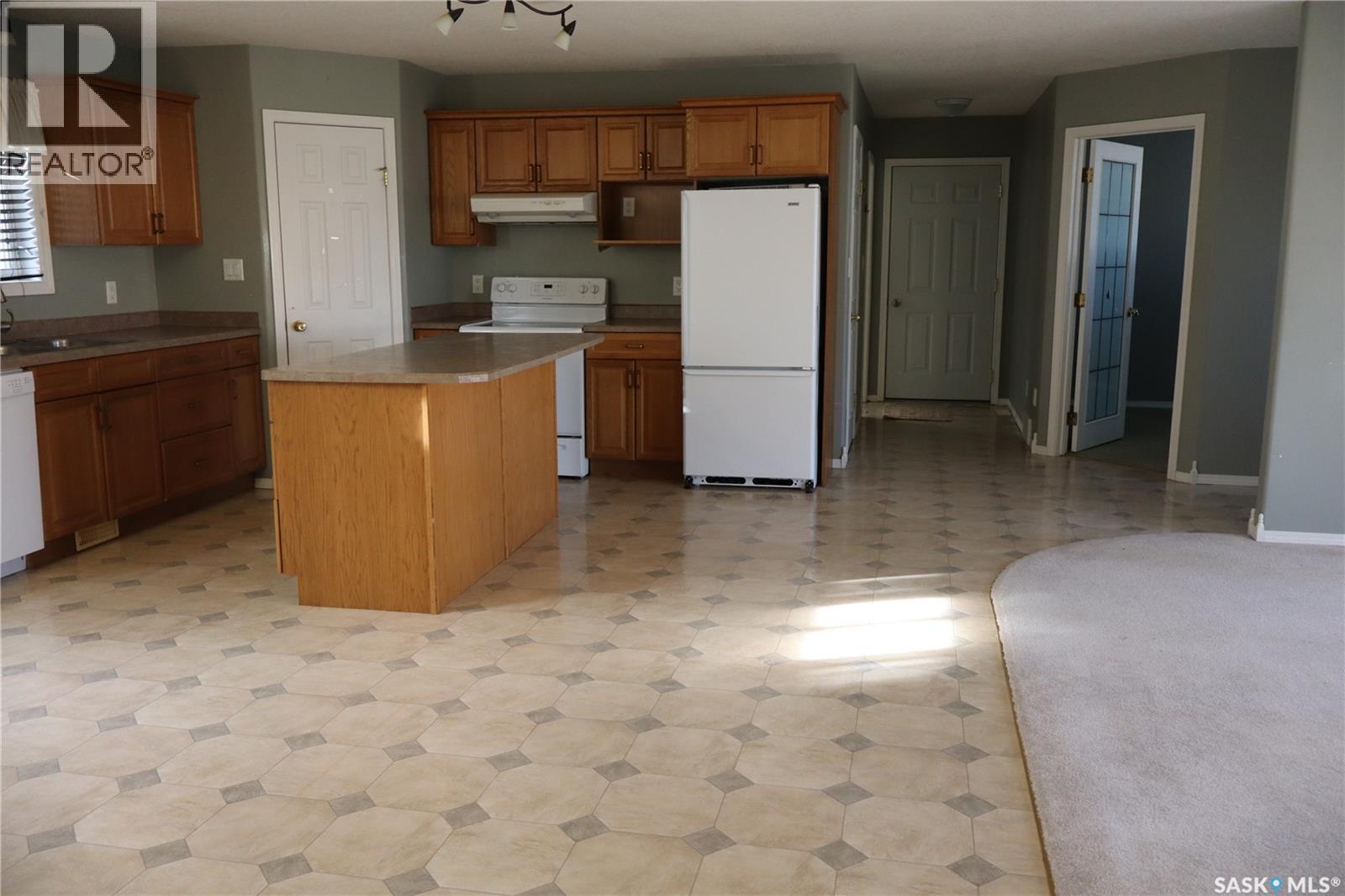 602 Centre Street, Assiniboia, Saskatchewan  S0H 0B0 - Photo 9 - SK023837