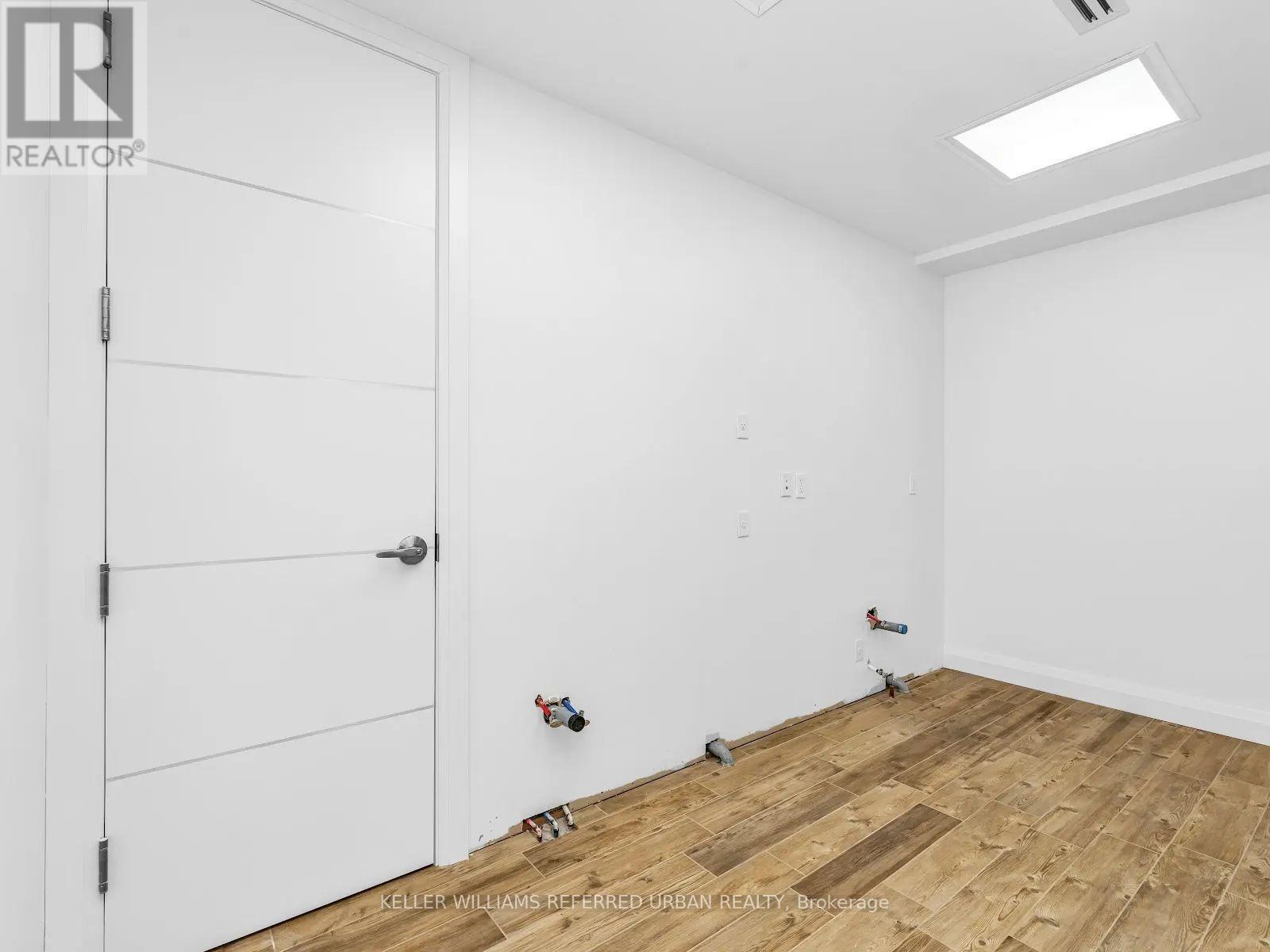 Upper - 541 Queen Street E, Toronto, Ontario  M5A 1V1 - Photo 16 - C12542680