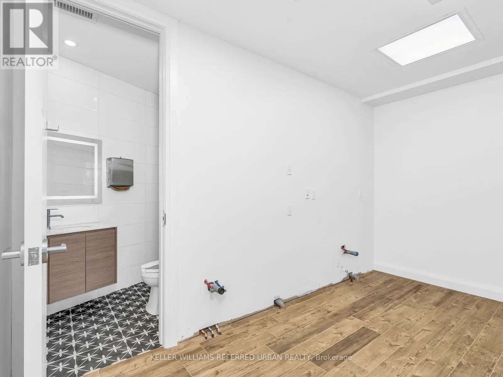 Upper - 541 Queen Street E, Toronto, Ontario  M5A 1V1 - Photo 17 - C12542680