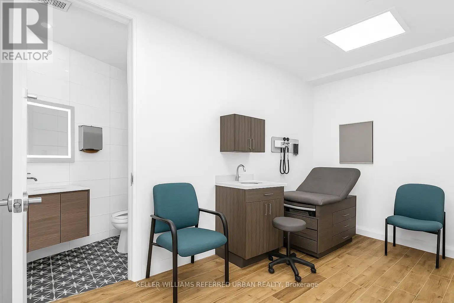 Upper - 541 Queen Street E, Toronto, Ontario  M5A 1V1 - Photo 5 - C12542680