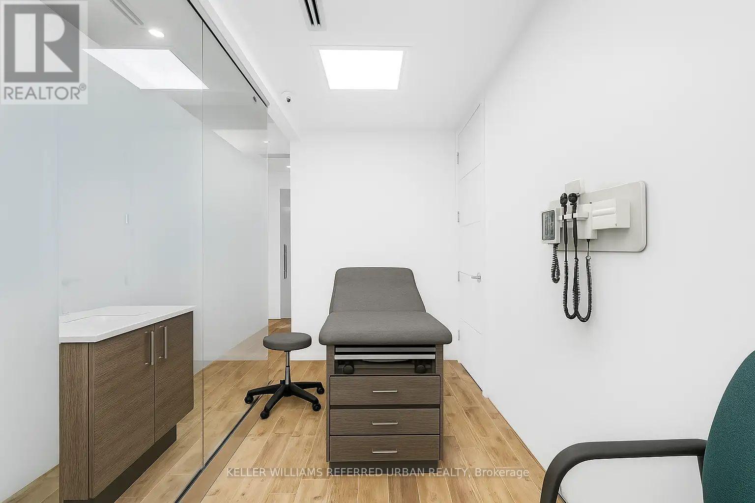 Upper - 541 Queen Street E, Toronto, Ontario  M5A 1V1 - Photo 7 - C12542680