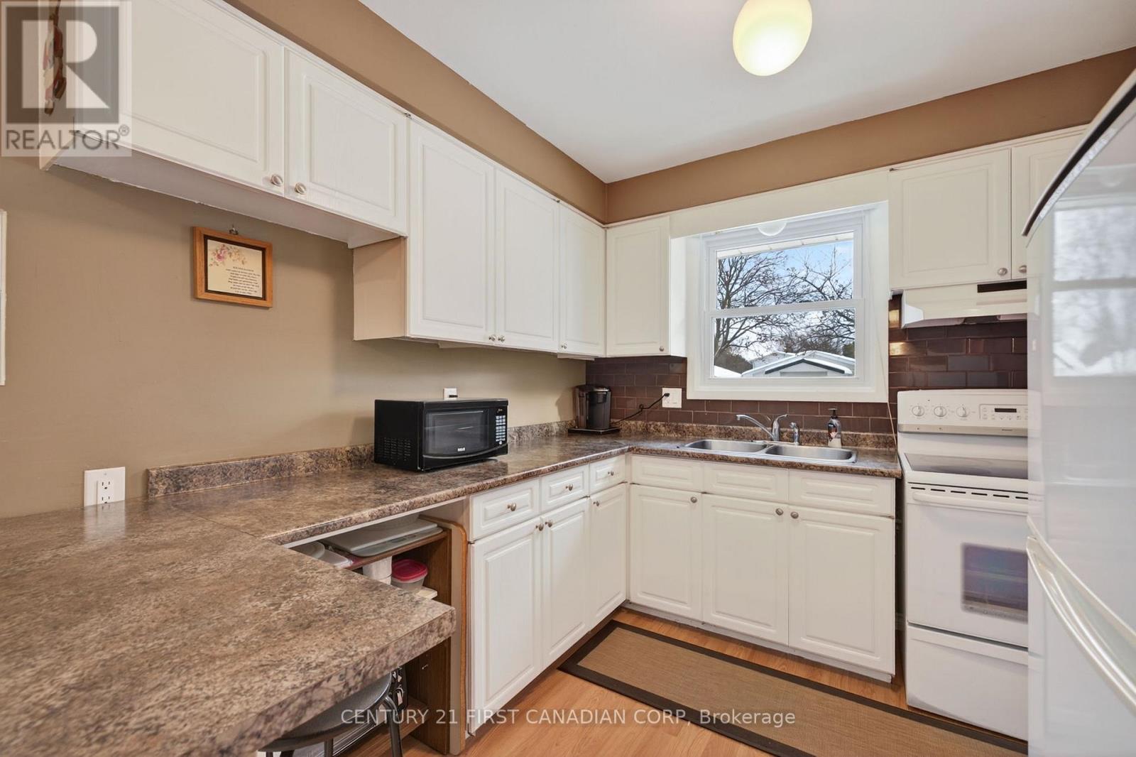 Photo 12 of 47 for 58 Scotchmere Crescent