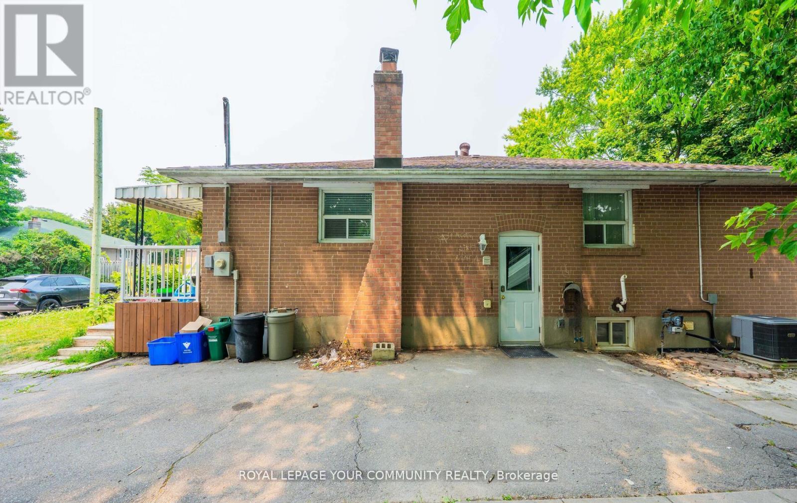 53 Newbury Drive, Newmarket, Ontario  L3Y 4P9 - Photo 4 - N12542658