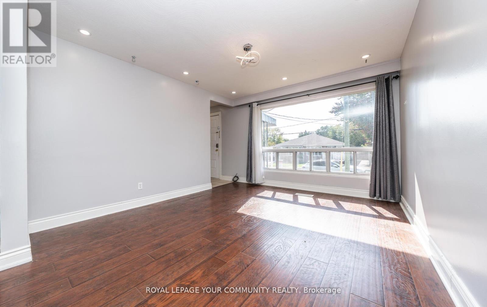 53 Newbury Drive, Newmarket, Ontario  L3Y 4P9 - Photo 8 - N12542658