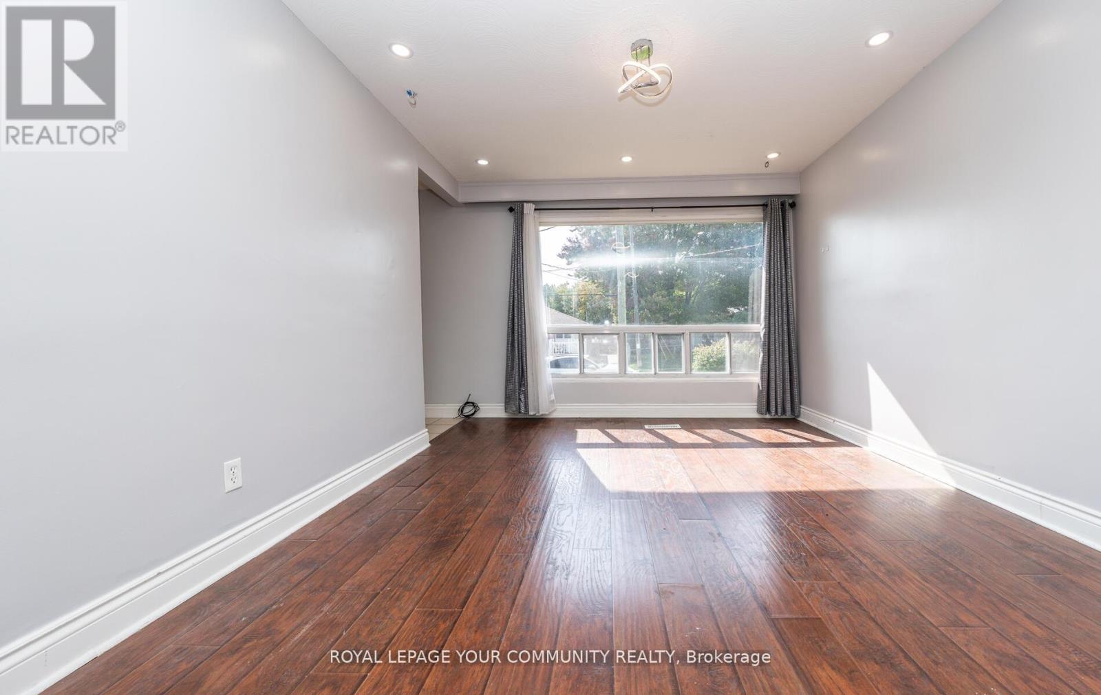 53 Newbury Drive, Newmarket, Ontario  L3Y 4P9 - Photo 9 - N12542658