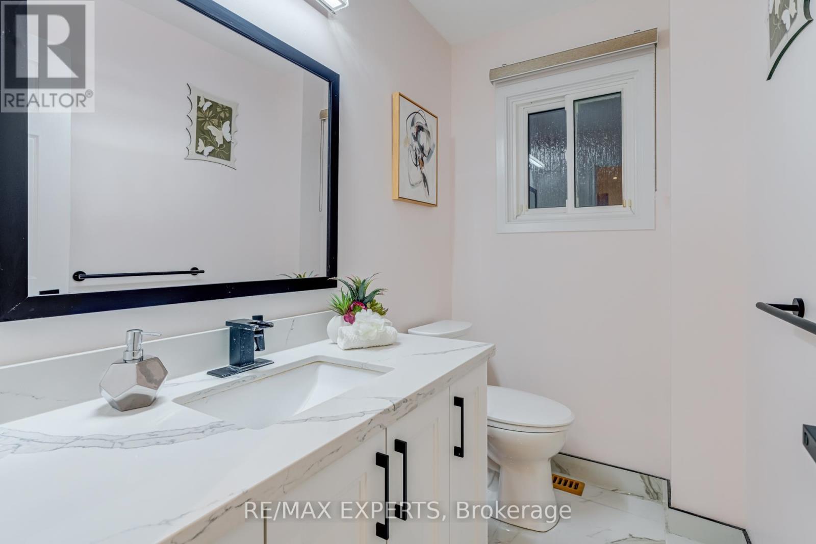 11 Belvedere Crescent, Richmond Hill, Ontario  L4C 8W3 - Photo 19 - N12542880