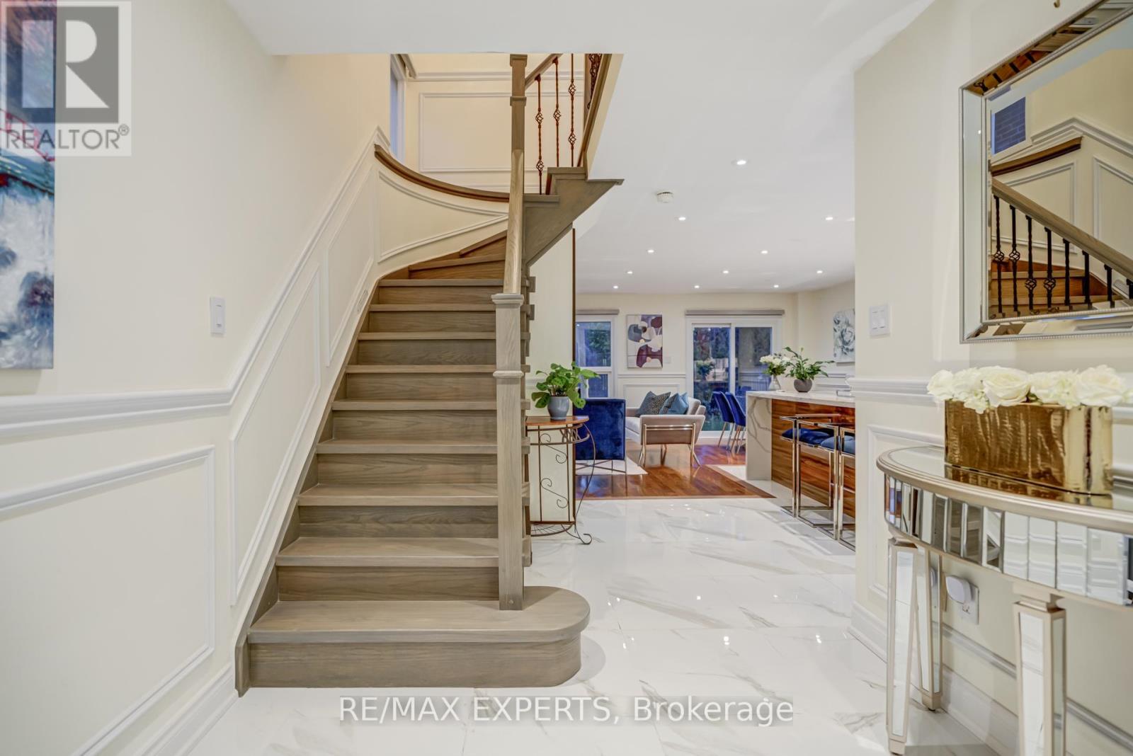 11 Belvedere Crescent, Richmond Hill, Ontario  L4C 8W3 - Photo 4 - N12542880