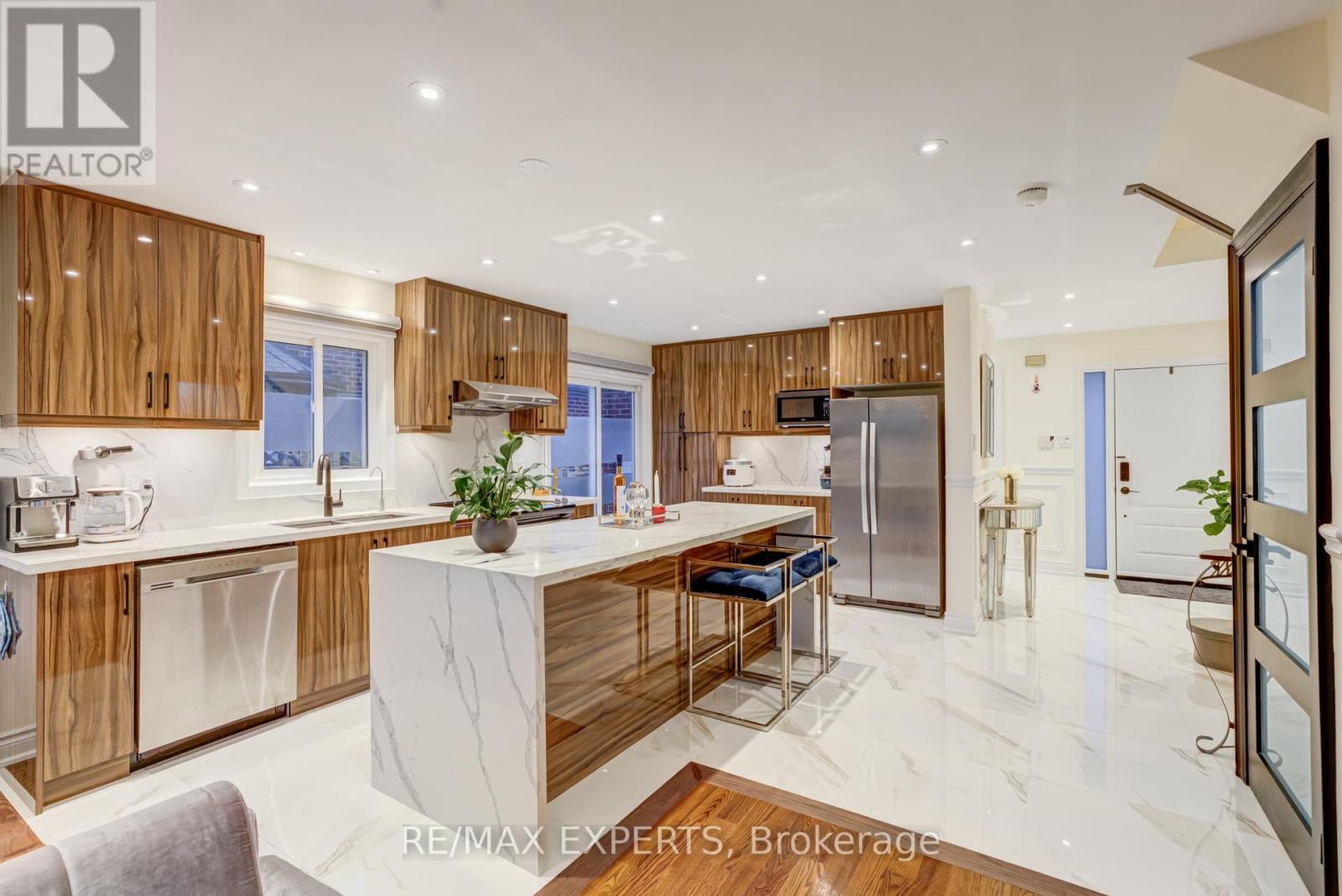 11 Belvedere Crescent, Richmond Hill, Ontario  L4C 8W3 - Photo 5 - N12542880