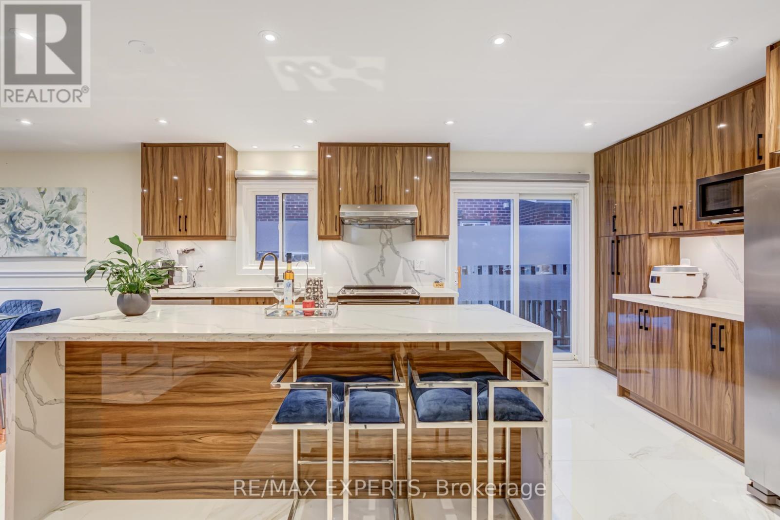 11 Belvedere Crescent, Richmond Hill, Ontario  L4C 8W3 - Photo 6 - N12542880