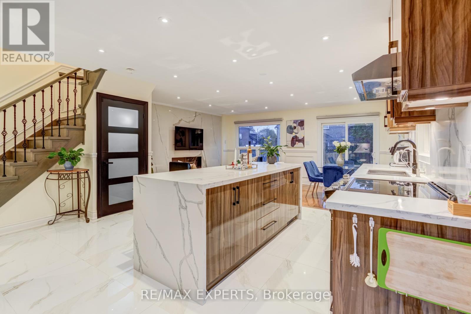 11 Belvedere Crescent, Richmond Hill, Ontario  L4C 8W3 - Photo 7 - N12542880