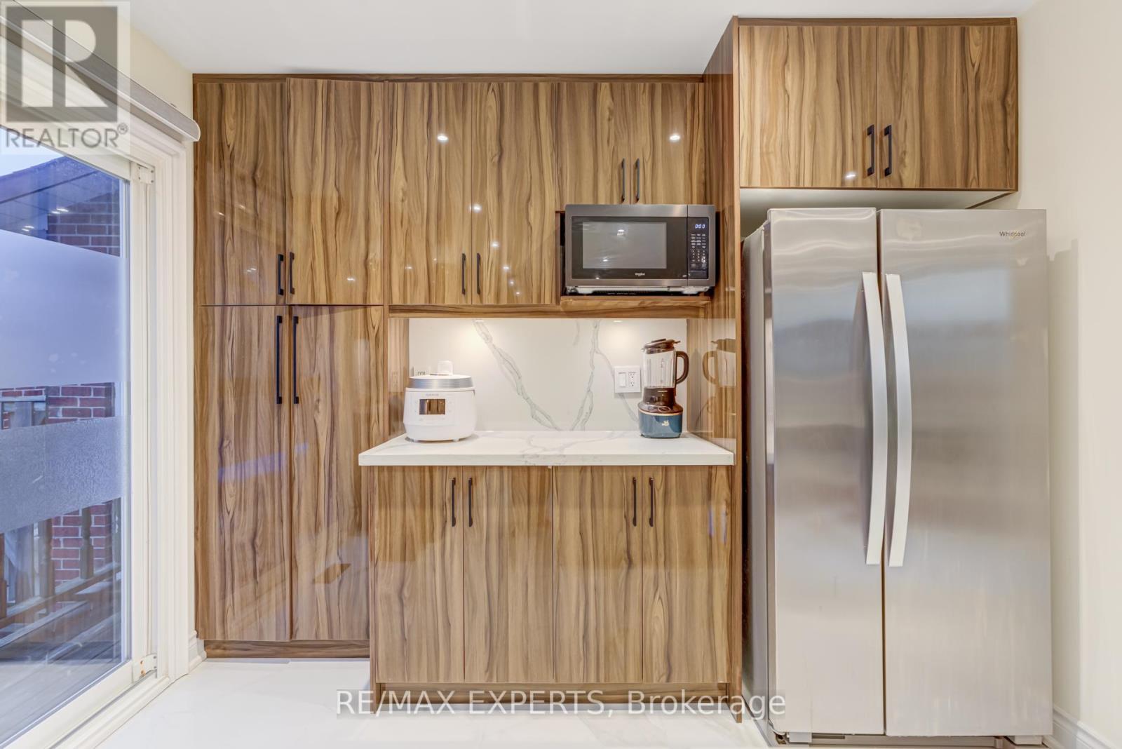 11 Belvedere Crescent, Richmond Hill, Ontario  L4C 8W3 - Photo 9 - N12542880