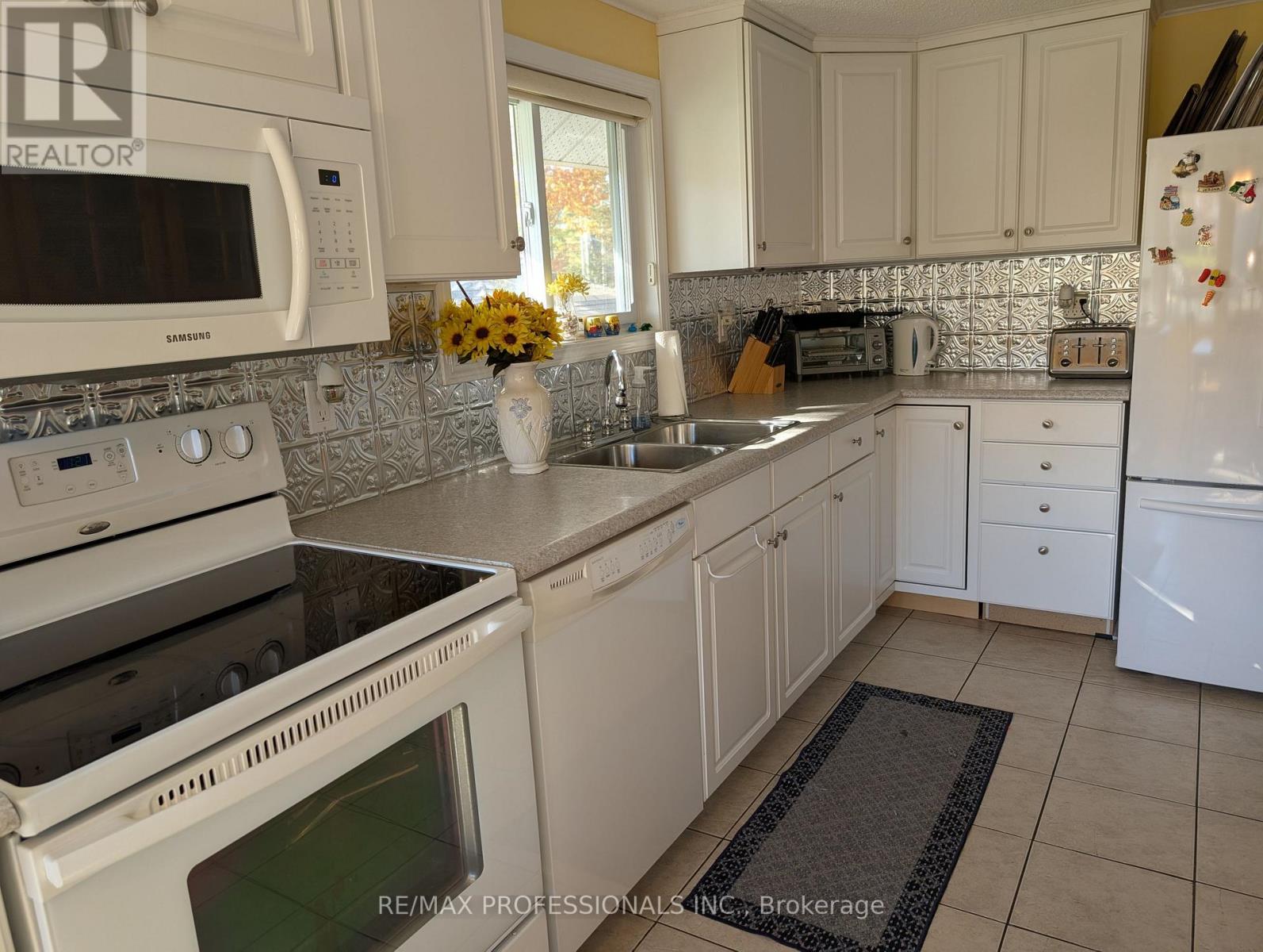 1103 Mosley Street, Wasaga Beach, Ontario  L9Z 2G1 - Photo 8 - S12542672