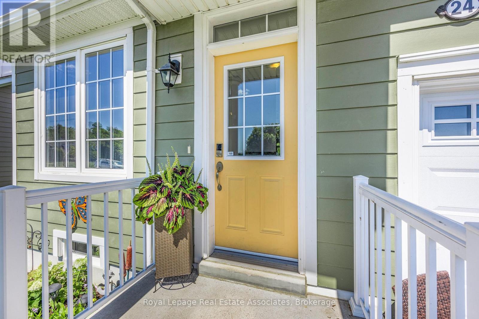 4 - 24 Providence Way, Wasaga Beach, Ontario  L9Z 0G3 - Photo 2 - S12542810