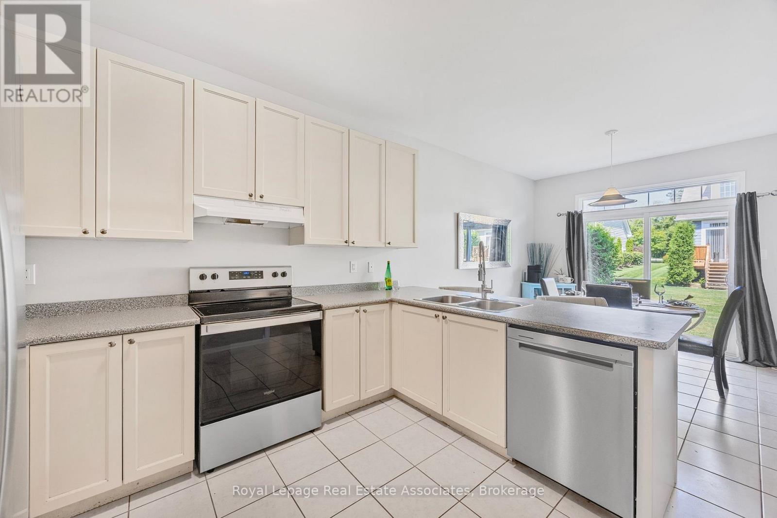 4 - 24 Providence Way, Wasaga Beach, Ontario  L9Z 0G3 - Photo 7 - S12542810