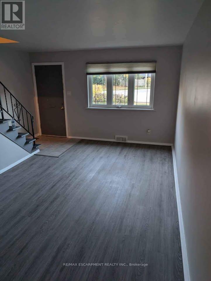 134 Queen Street, Barrie, Ontario  L4M 1Z5 - Photo 4 - S12542846