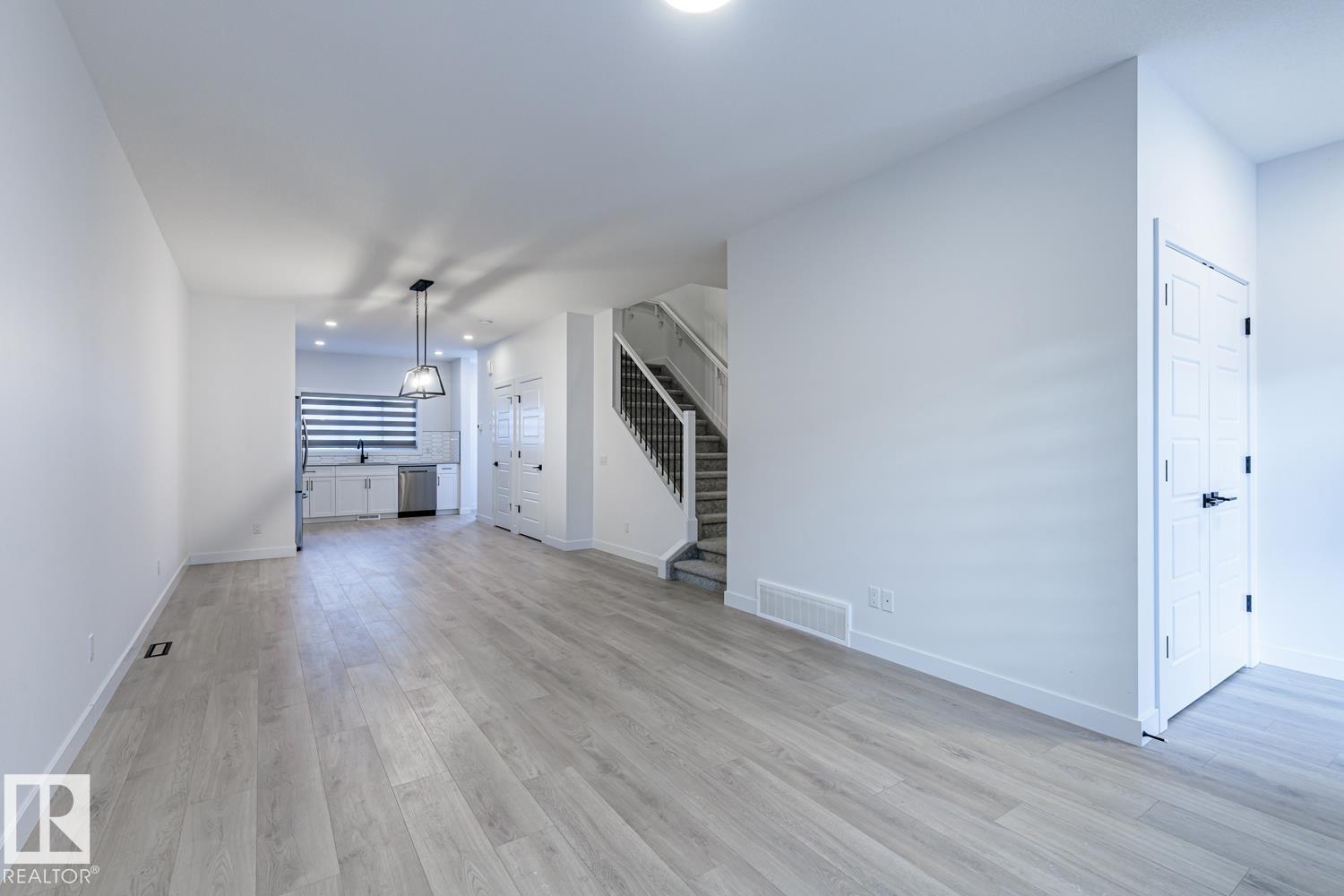 2929 Coughlan Gr Sw, Edmonton, Alberta  T6W 0C3 - Photo 3 - E4465639