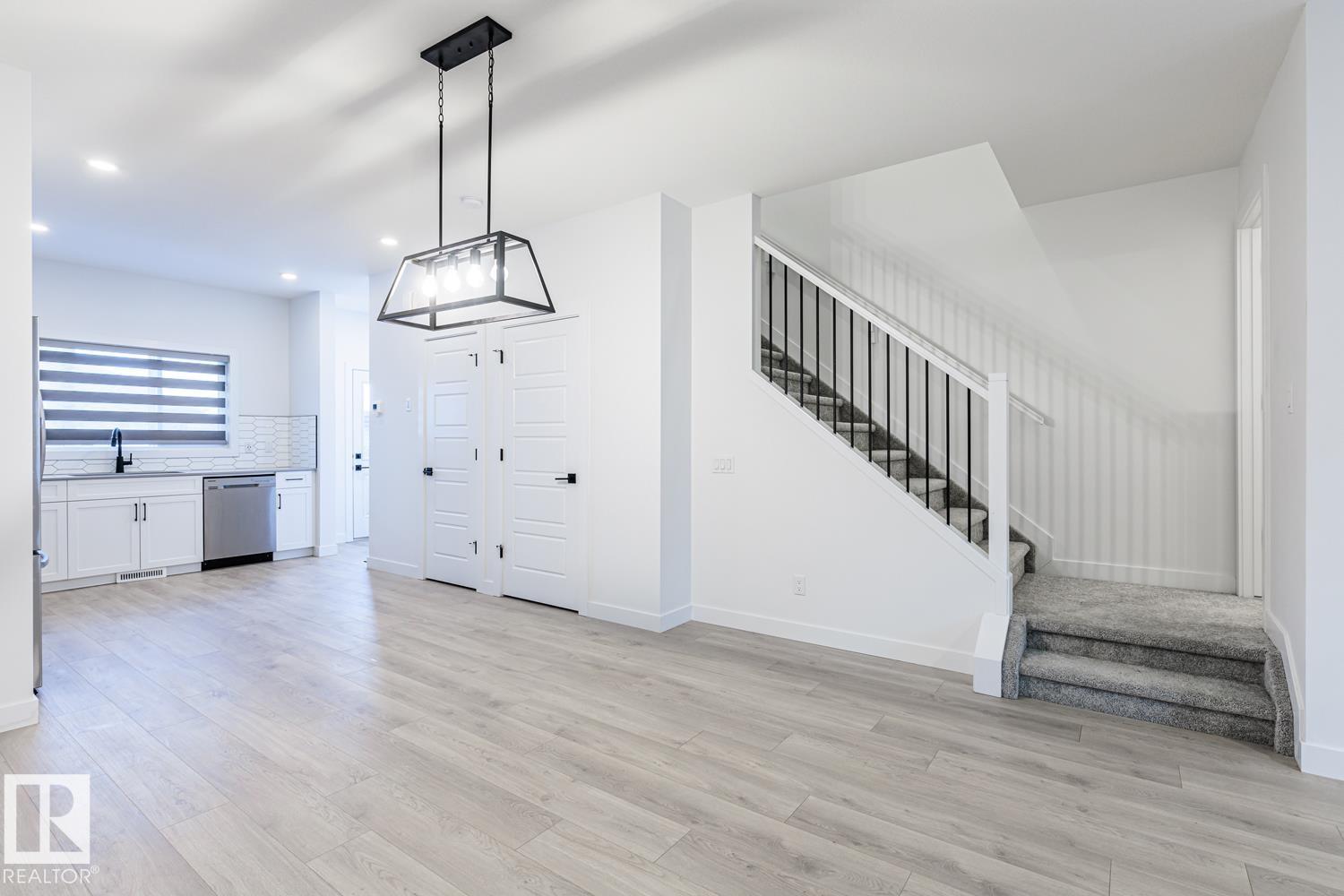 2929 Coughlan Gr Sw, Edmonton, Alberta  T6W 0C3 - Photo 5 - E4465639