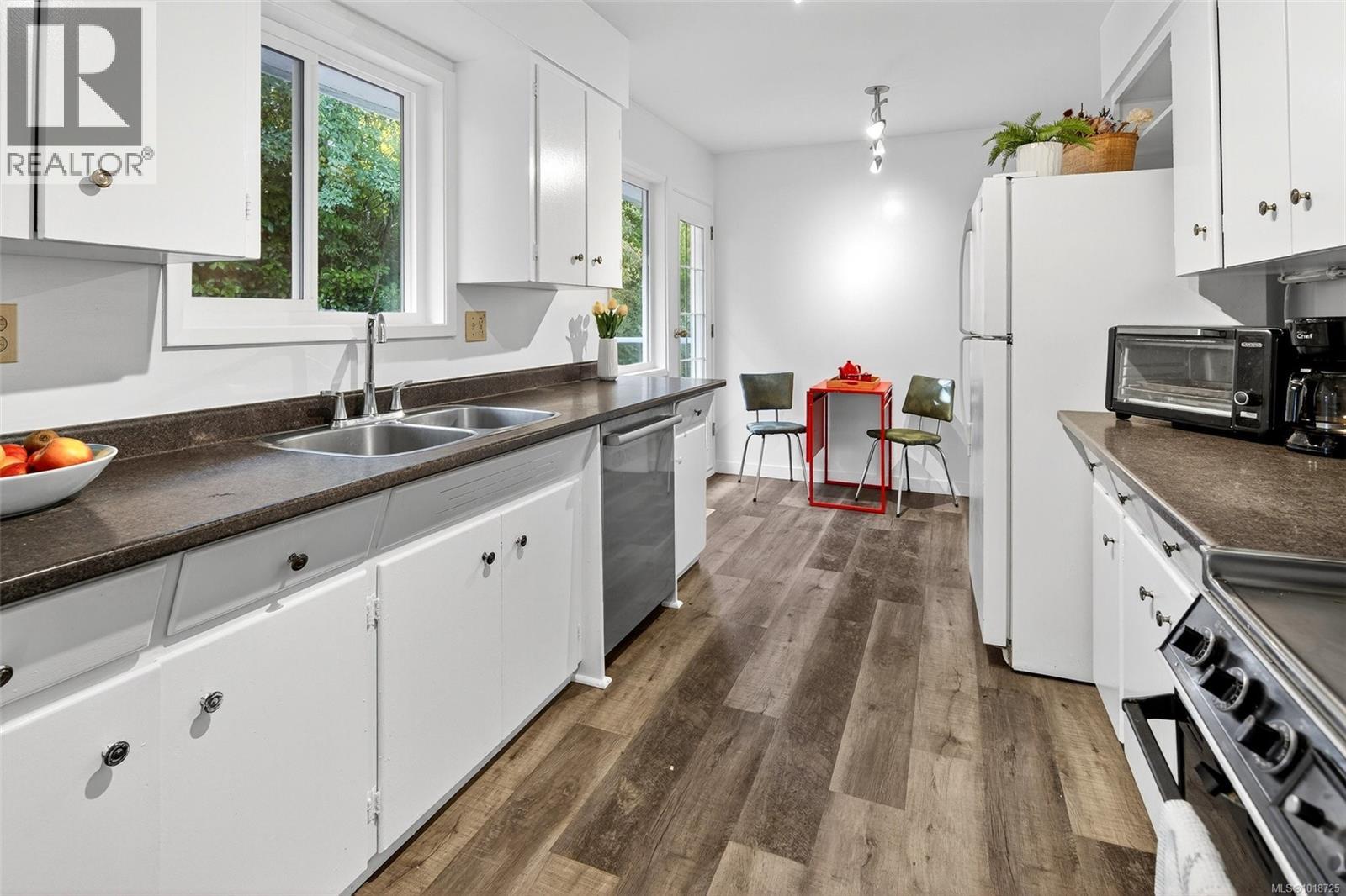 1995 Fairfield Rd, Victoria, British Columbia  V8S 1H5 - Photo 12 - 1018725