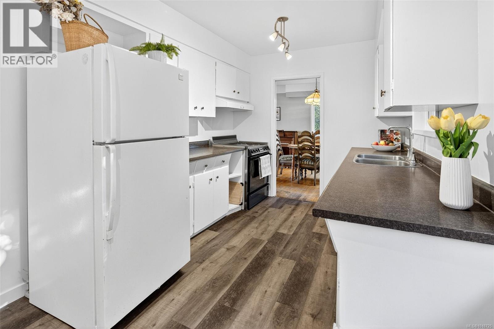 1995 Fairfield Rd, Victoria, British Columbia  V8S 1H5 - Photo 13 - 1018725