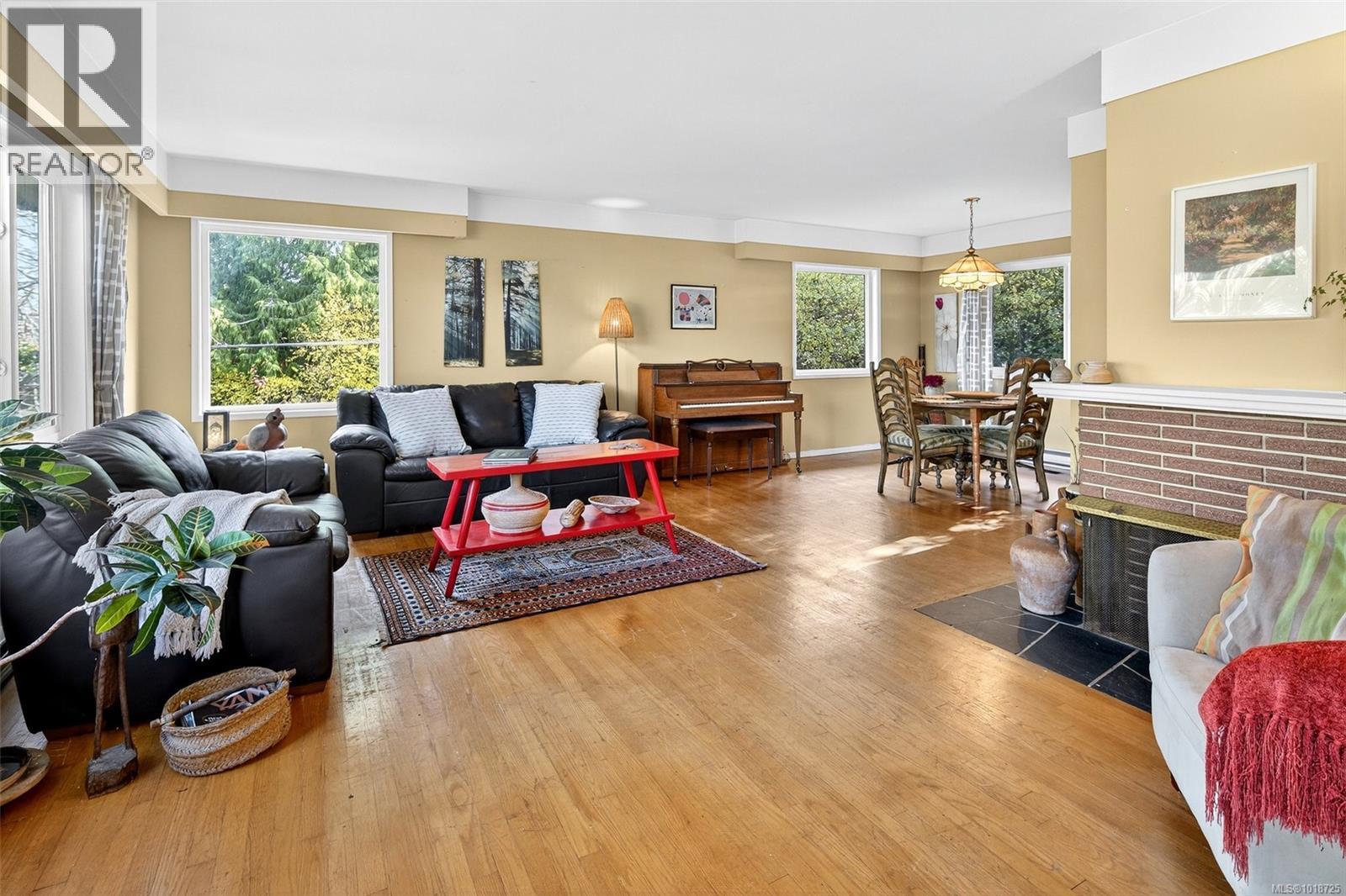 1995 Fairfield Rd, Victoria, British Columbia  V8S 1H5 - Photo 6 - 1018725