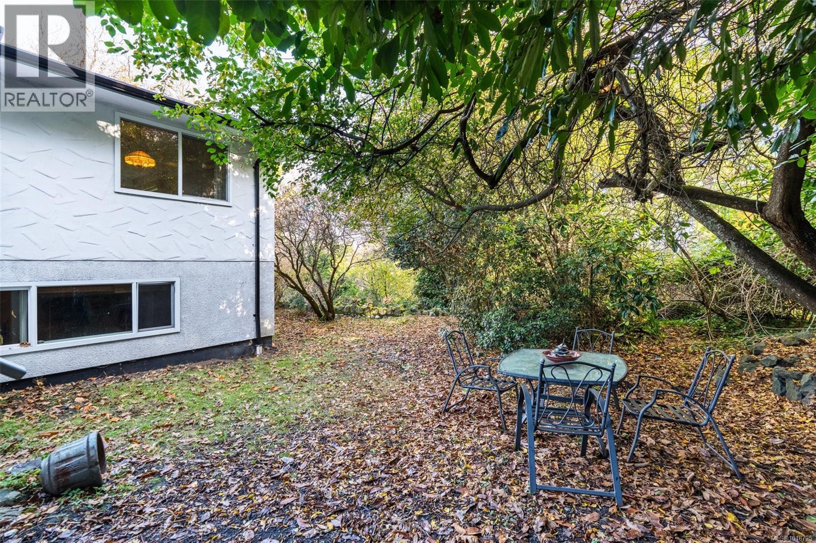 1995 Fairfield Rd, Victoria, British Columbia  V8S 1H5 - Photo 17 - 1018725