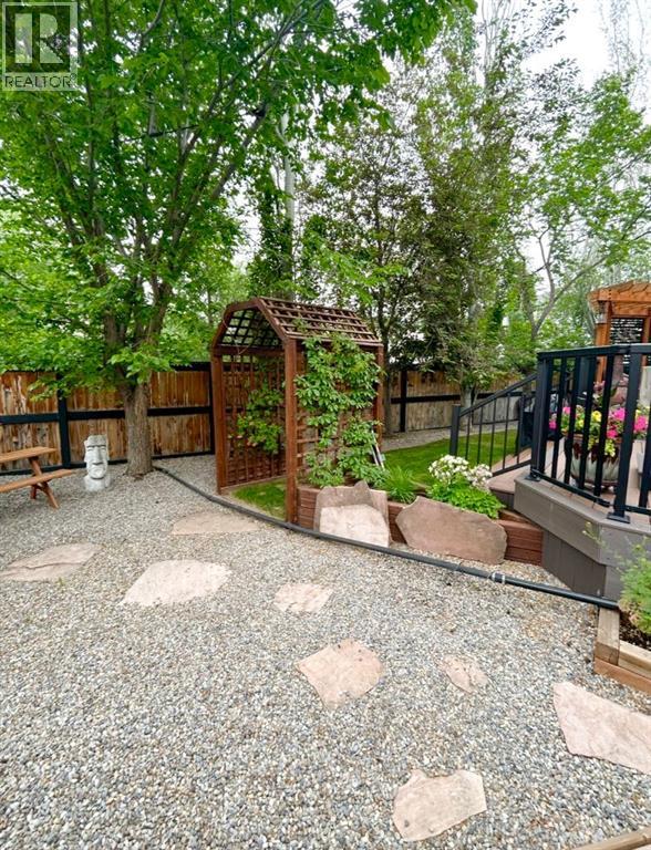 232 Oakmere Place, Chestermere, Alberta  T1X 1L2 - Photo 4 - A2268548