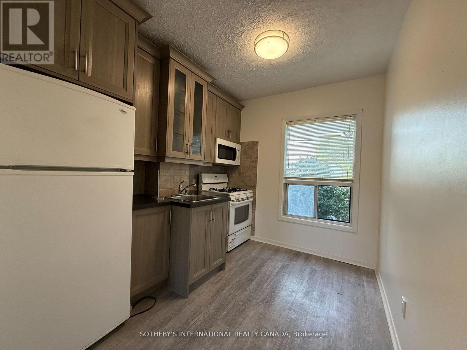 3254 Dundas Street W, Toronto, Ontario  M6P 2A3 - Photo 4 - W12542652