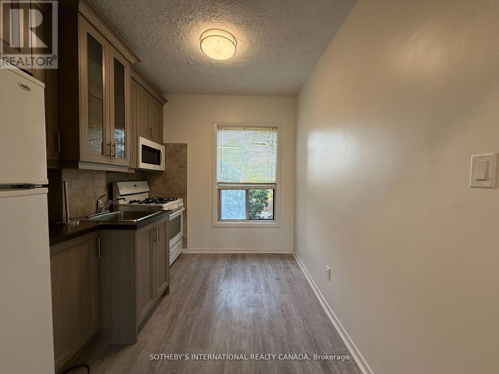 3254 Dundas Street W, Toronto, Ontario  M6P 2A3 - Photo 5 - W12542652