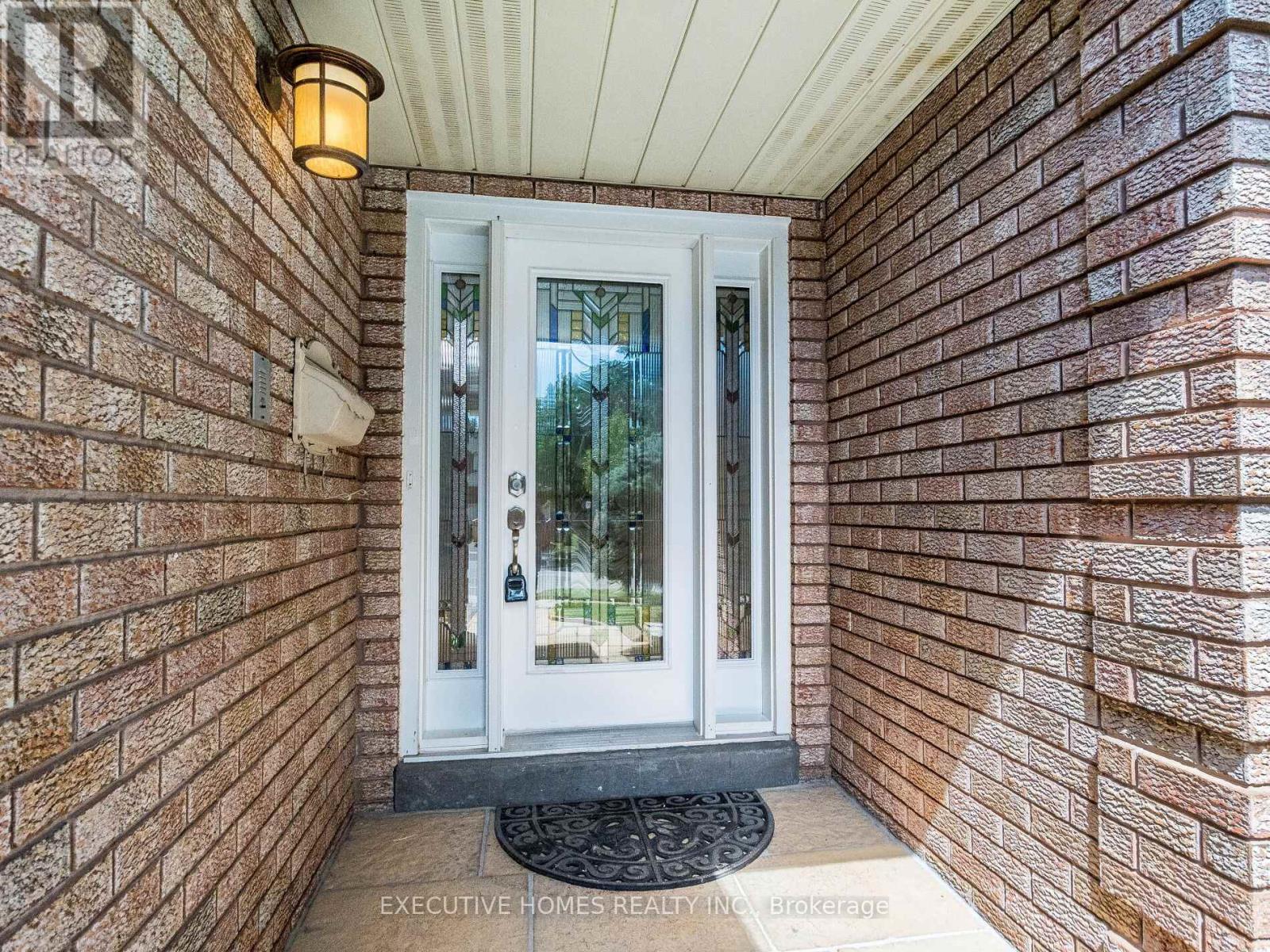 1876 Roy Ivor Crescent, Mississauga, Ontario  L5L 3N8 - Photo 2 - W12542678