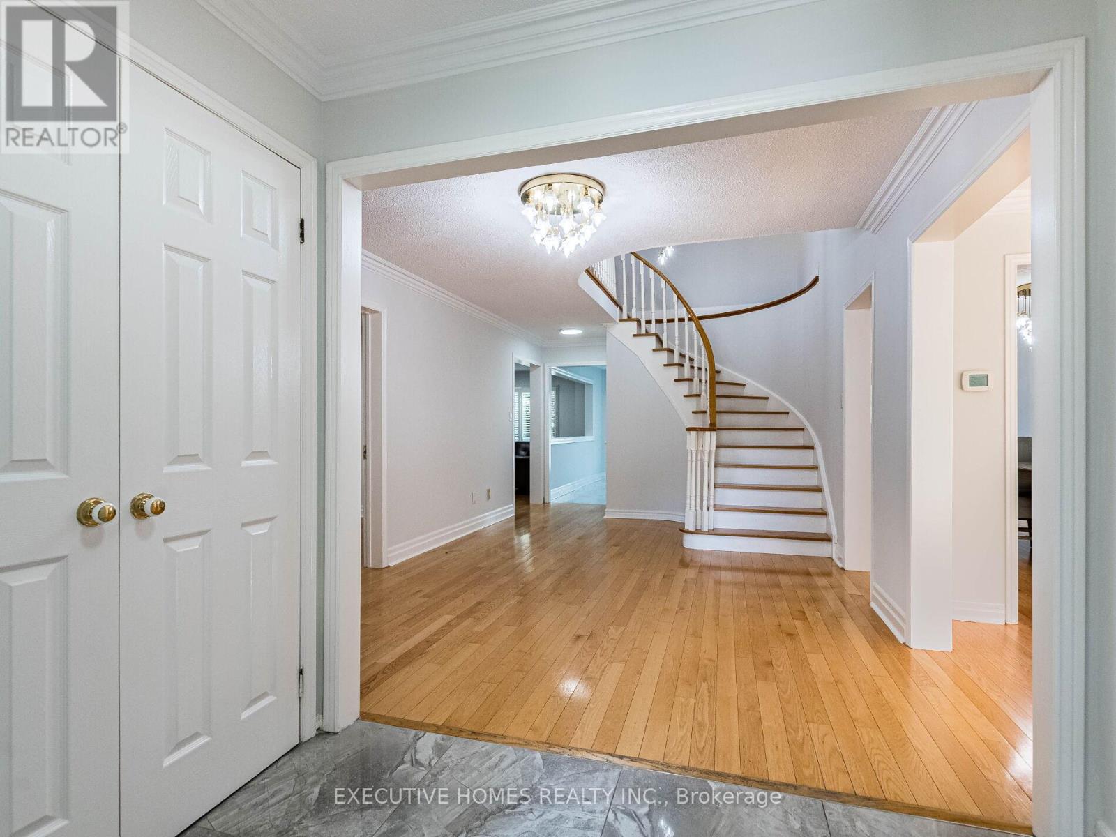 1876 Roy Ivor Crescent, Mississauga, Ontario  L5L 3N8 - Photo 3 - W12542678