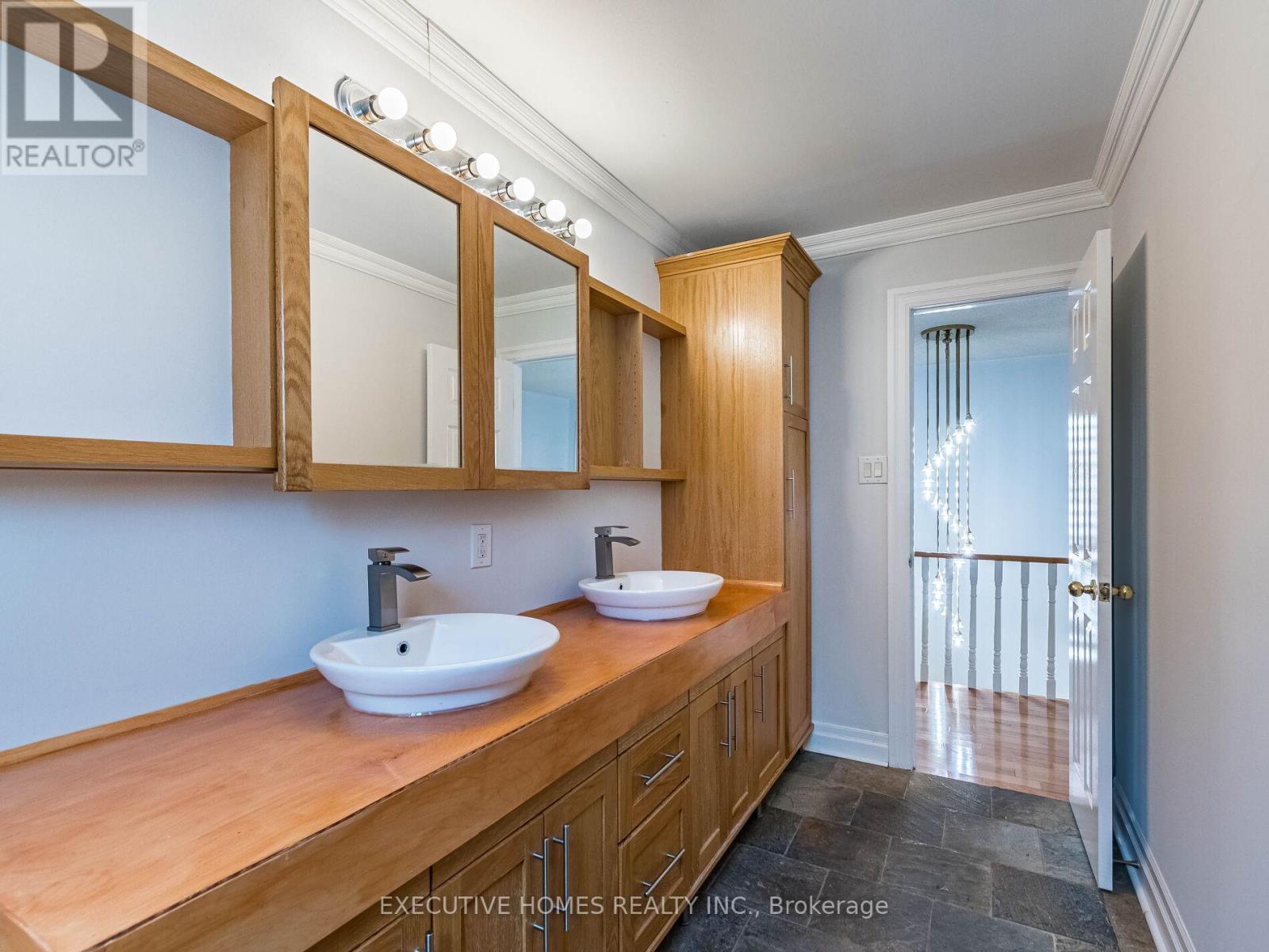 1876 Roy Ivor Crescent, Mississauga, Ontario  L5L 3N8 - Photo 30 - W12542678