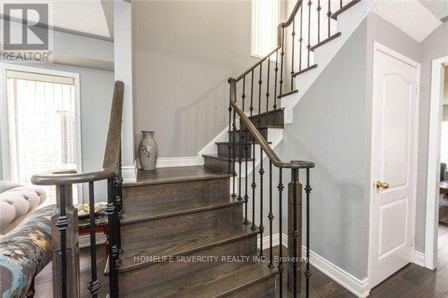 5 Allangrove Drive, Brampton, Ontario  L7A 2M4 - Photo 2 - W12542764