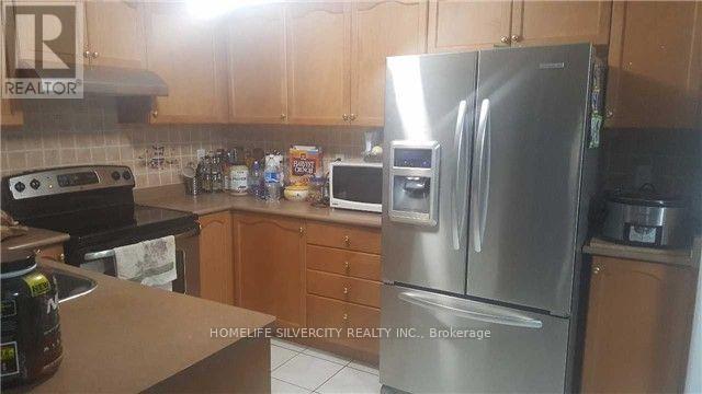 5 Allangrove Drive, Brampton, Ontario  L7A 2M4 - Photo 5 - W12542764