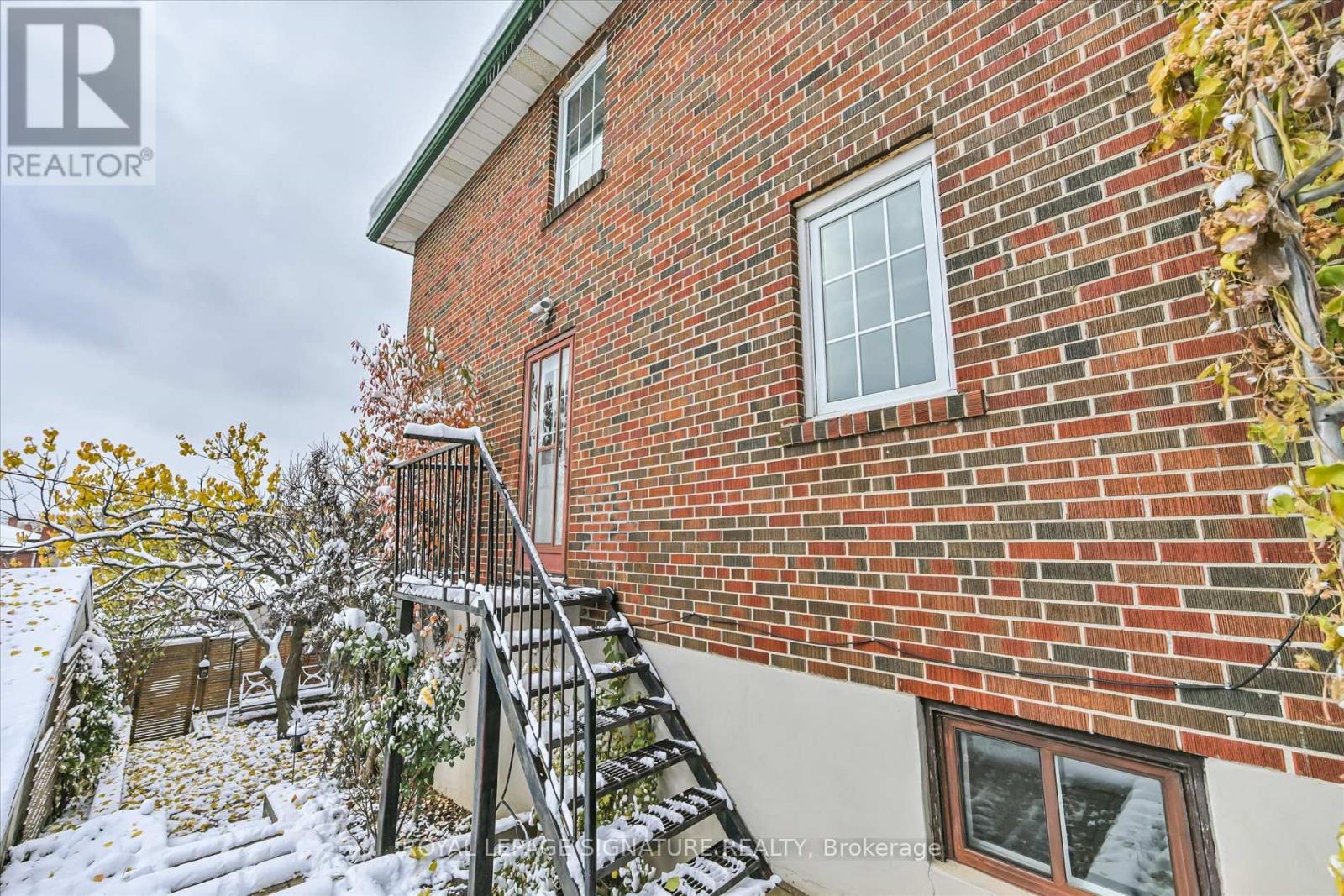 362 Silverthorn Avenue, Toronto, Ontario  M6M 3G8 - Photo 24 - W12542788