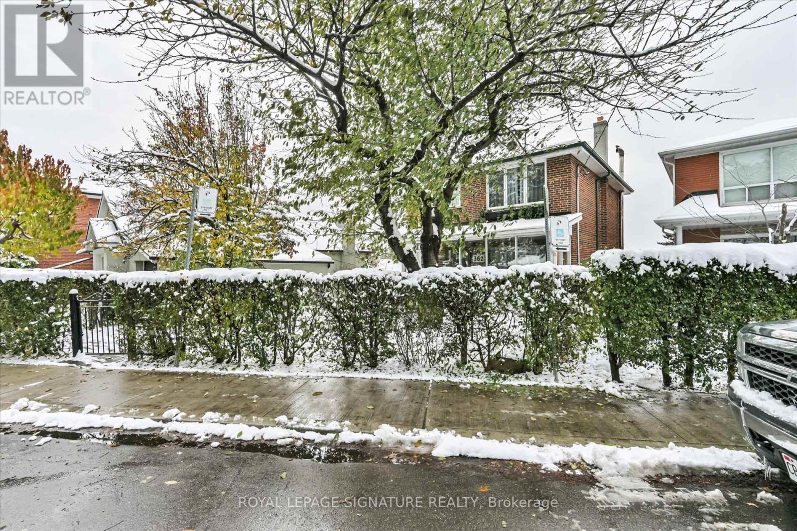 362 Silverthorn Avenue, Toronto, Ontario  M6M 3G8 - Photo 3 - W12542788