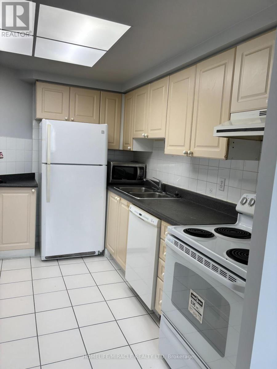 711 - 135 Hillcrest Avenue, Mississauga, Ontario  L5B 4B1 - Photo 4 - W12542800