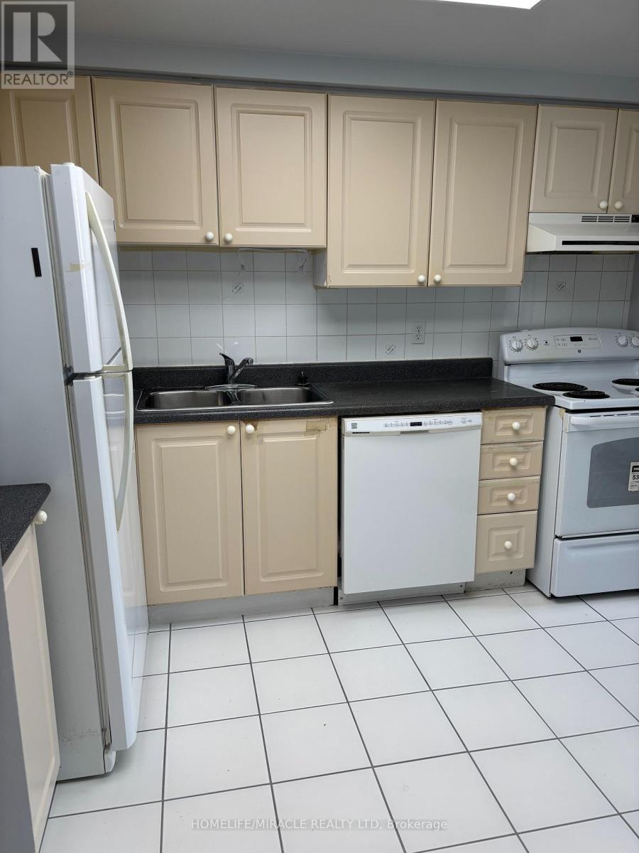 711 - 135 Hillcrest Avenue, Mississauga, Ontario  L5B 4B1 - Photo 5 - W12542800