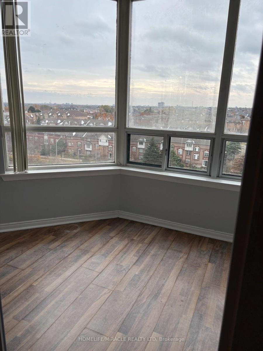 711 - 135 Hillcrest Avenue, Mississauga, Ontario  L5B 4B1 - Photo 9 - W12542800