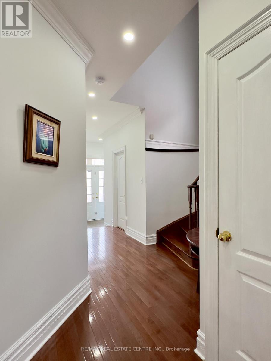 5 Streamline Drive, Brampton, Ontario  L6V 4S6 - Photo 6 - W12542806