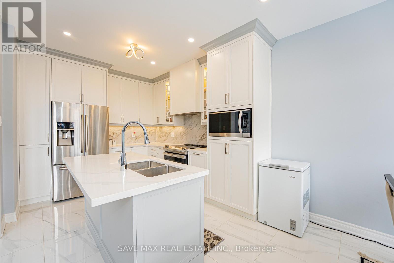 66 Southlake Boulevard, Brampton, Ontario  L6V 4P1 - Photo 13 - W12542836