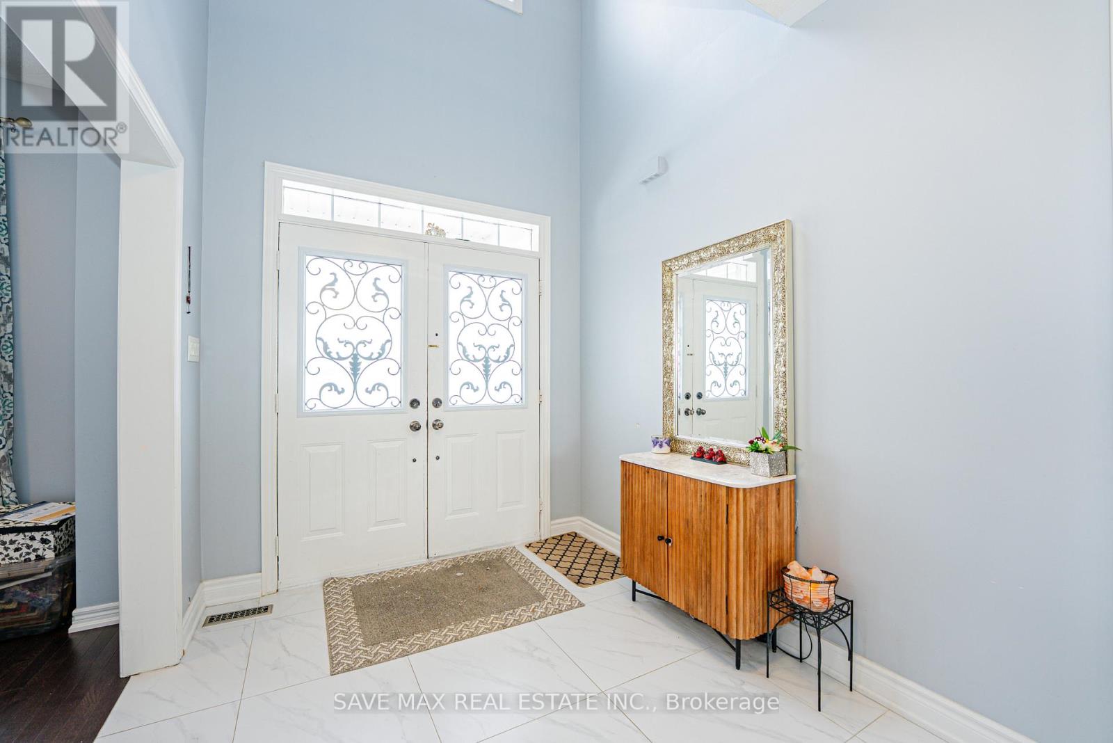 66 Southlake Boulevard, Brampton, Ontario  L6V 4P1 - Photo 2 - W12542836