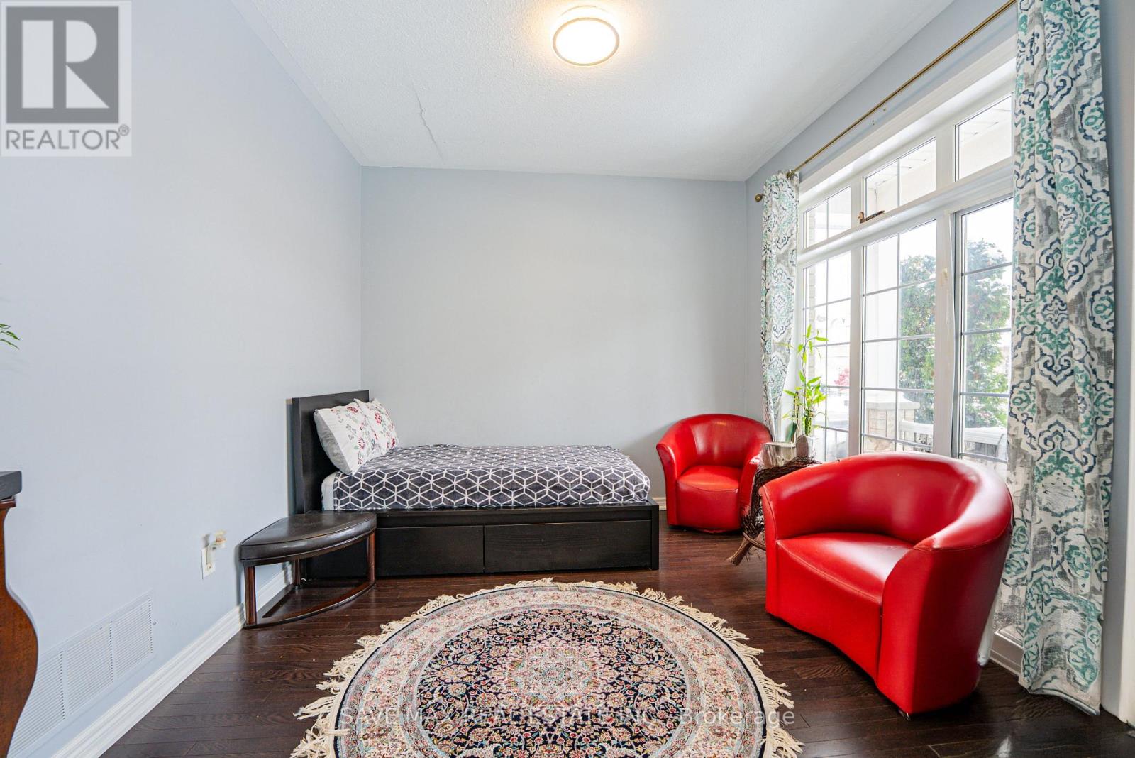 66 Southlake Boulevard, Brampton, Ontario  L6V 4P1 - Photo 4 - W12542836