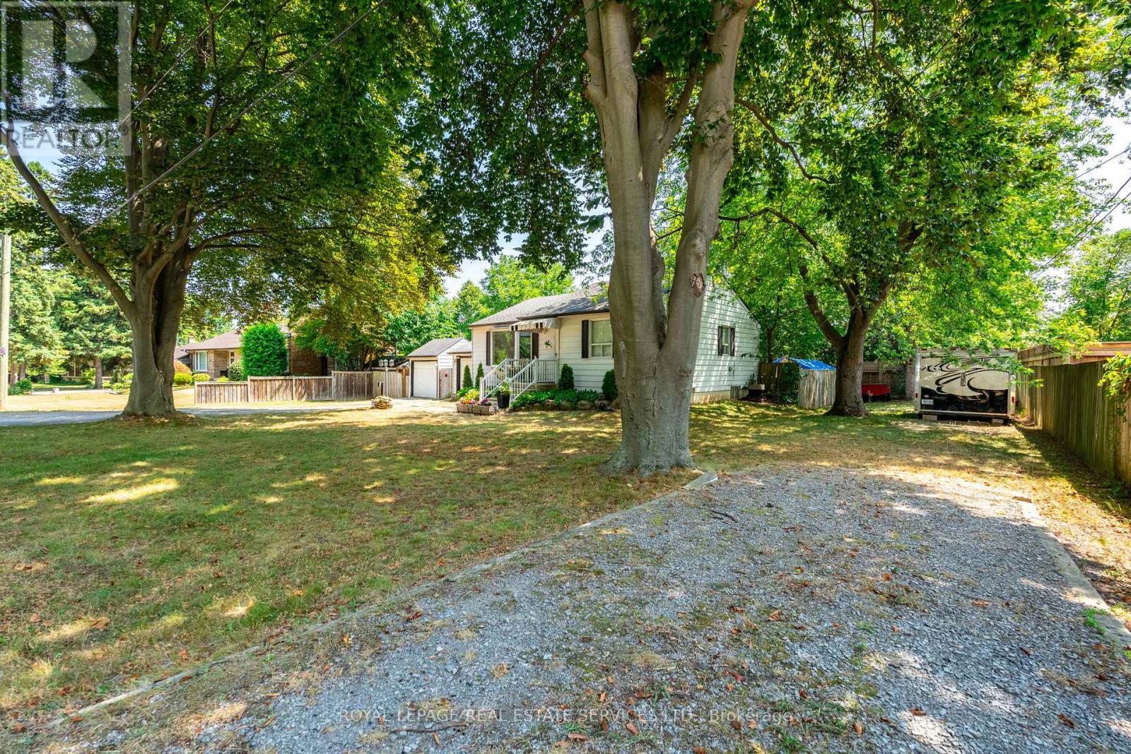 14 Germorda Drive, Oakville, Ontario  L6H 1A8 - Photo 5 - W12338774