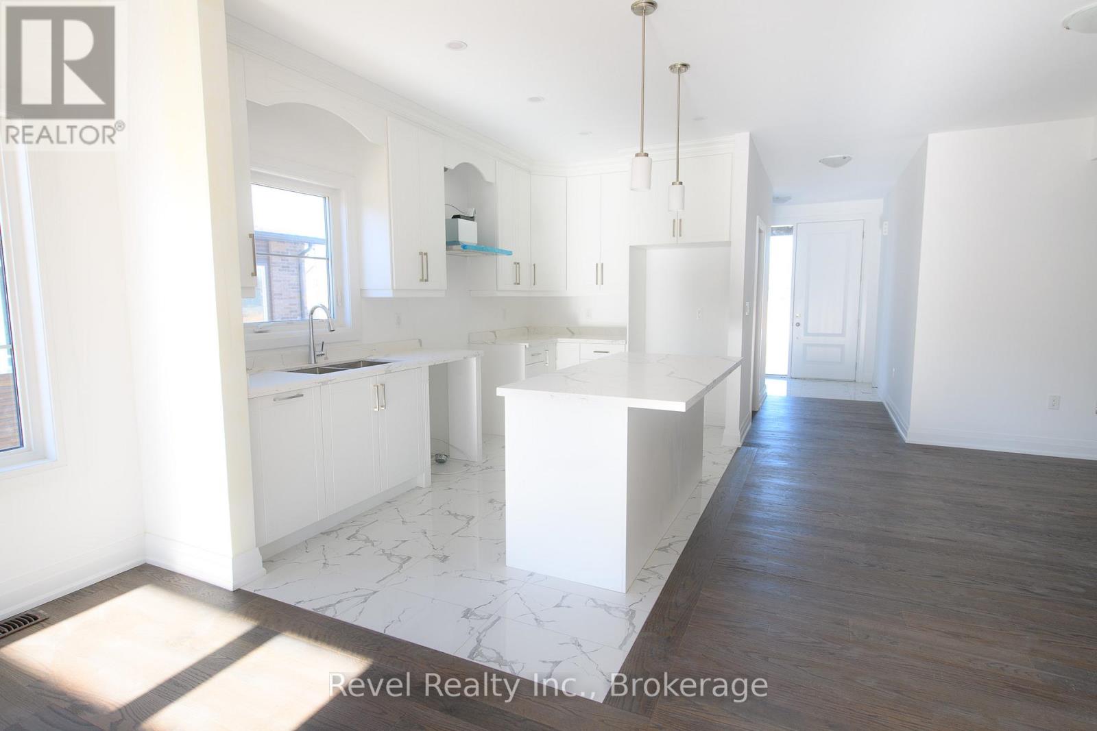 289 Ramblewood Drive, Wasaga Beach, Ontario  L9Z 2N9 - Photo 3 - S12542900