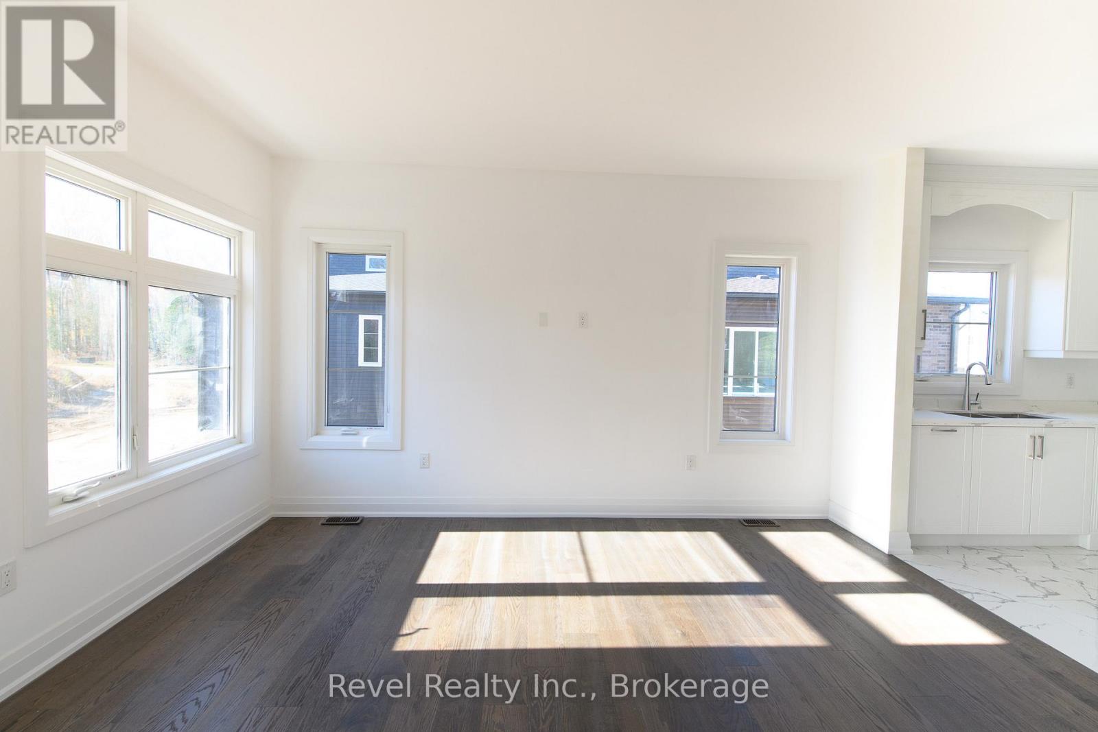 289 Ramblewood Drive, Wasaga Beach, Ontario  L9Z 2N9 - Photo 4 - S12542900