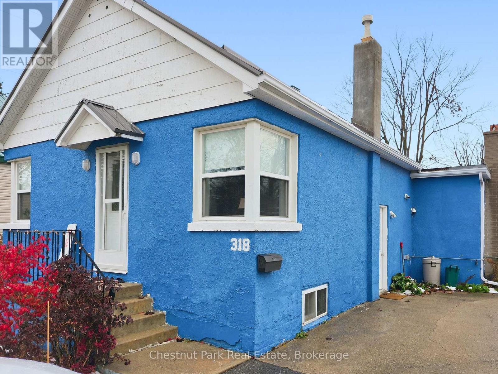 318 West Street N, Orillia, Ontario  L3V 5E2 - Photo 1 - S12542916