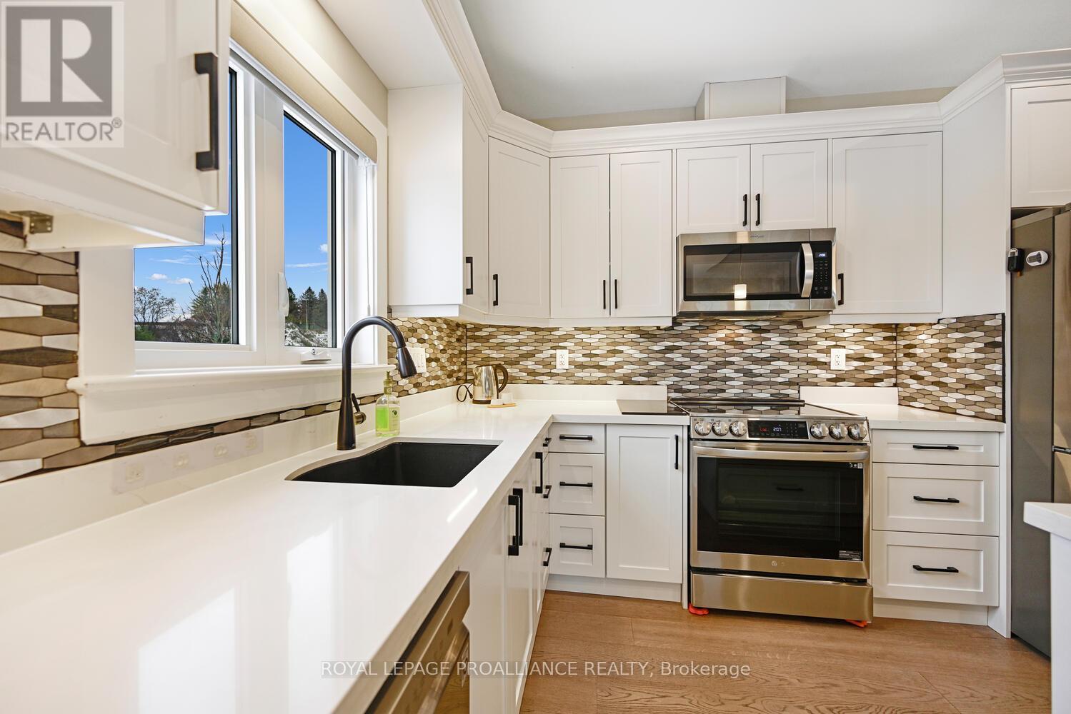 11 Ben Tekamp Terrace, Brockville, Ontario  K6V 0E8 - Photo 13 - X12542932