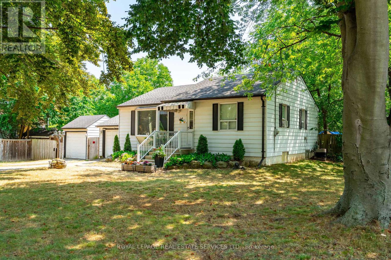 14 Germorda Drive, Oakville, Ontario  L6H 1A8 - Photo 3 - W12338774